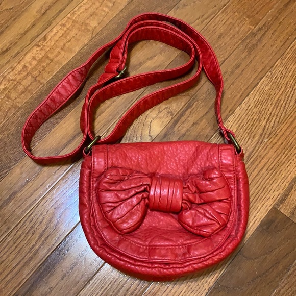Modcloth Handbags - Adjustable Crossbody Faux Leather Bow Purse